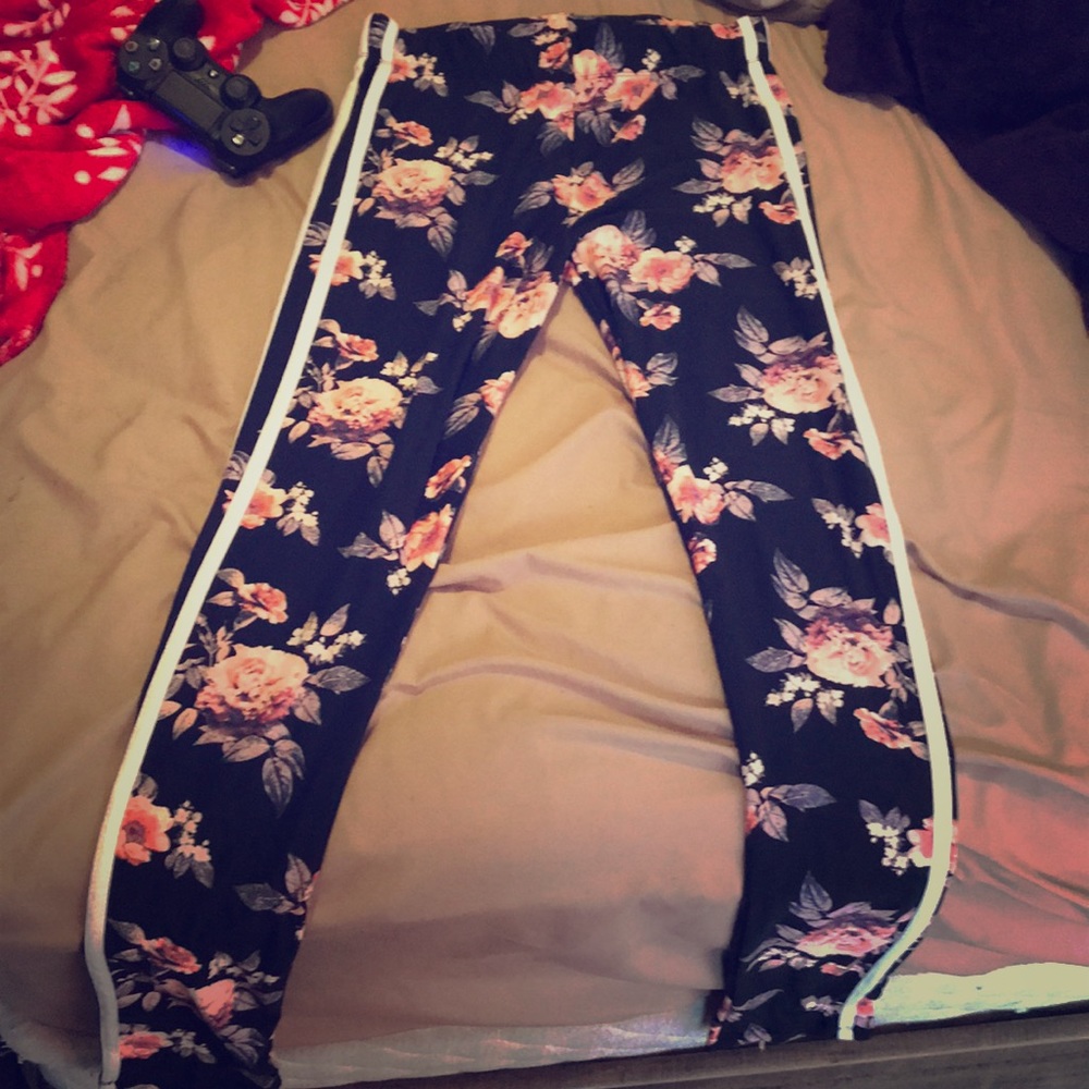 CUTE FLOWER PRINT LEGGINGS